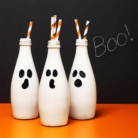 Three Typical Things Used For Decorations At Halloween Set of three needle felted ghosts, Halloween ideas. | Felt halloween